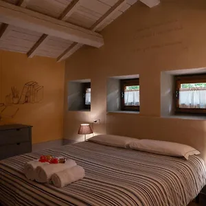  Alloggio per agriturismo Eremo Montemezzano Italia